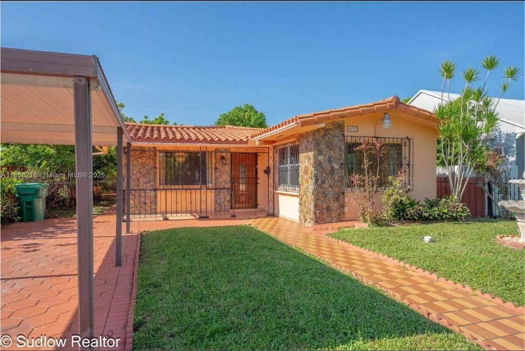 4230 SW 10th St, photo 6 of 8