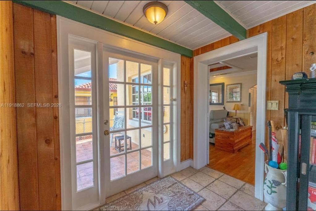 4250 SW 10th St, photo 3 of 8