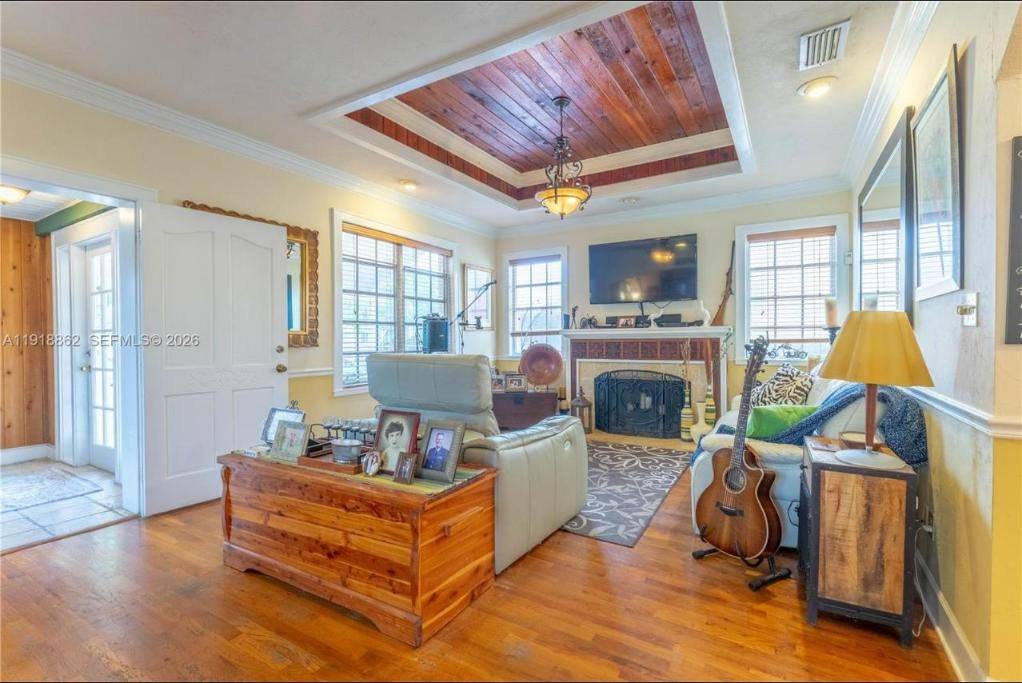4250 SW 10th St, photo 6 of 8