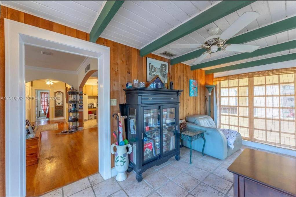 4250 SW 10th St, photo 7 of 8