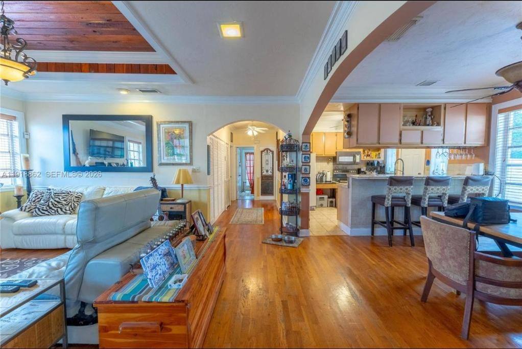4250 SW 10th St, photo 8 of 8
