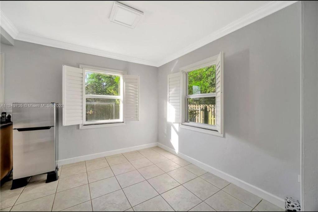 4290 SW 11th St, photo 4 of 8