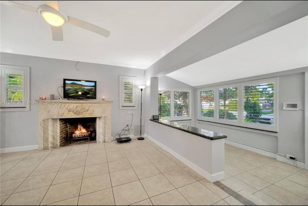 4290 SW 11th St, photo 5 of 8