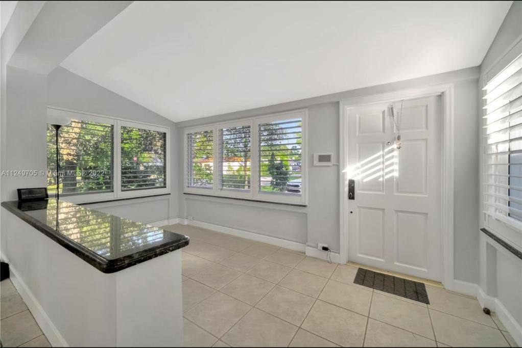 4290 SW 11th St, photo 6 of 8