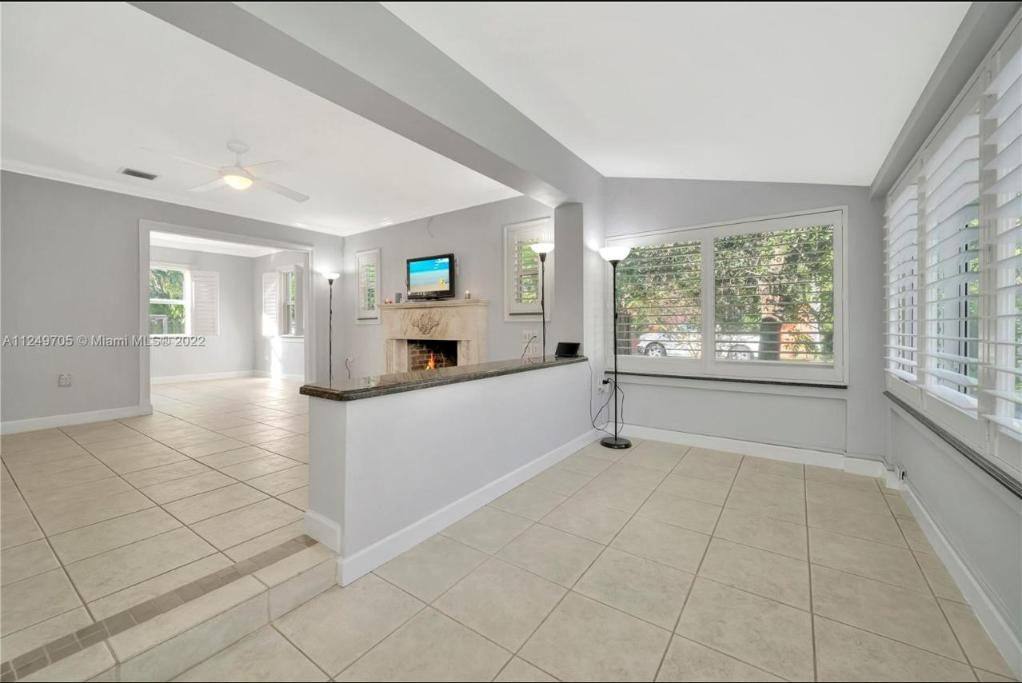4290 SW 11th St, photo 7 of 8
