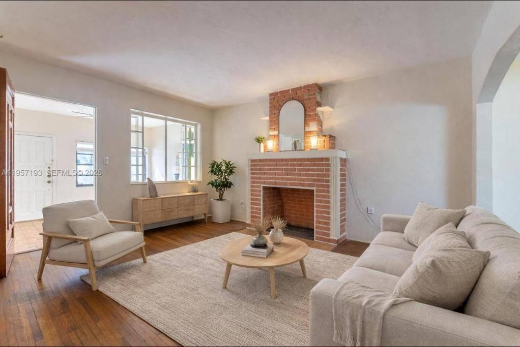 4381 SW 5th Ter, photo 5 of 8