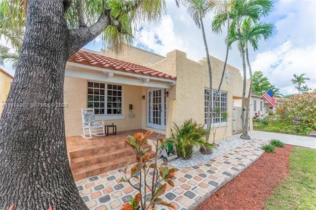 4250 SW 10th St, sold